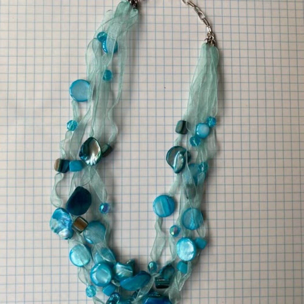 Enchanting Ribbon Necklace, Cache - Picture 3 of 4